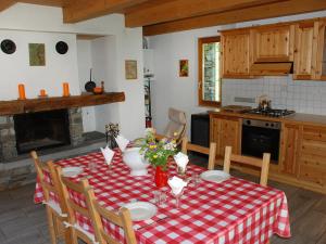 Kuchyň nebo kuchyňský kout v ubytování Holiday Home Rustico Dara Cotta by Interhome