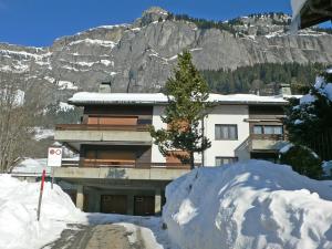 Vista generica sulle montagne o vista sulle montagne dall'interno dell'appartamento