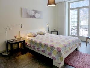 Apartment Modern by Interhome tesisinde bir odada yatak veya yataklar