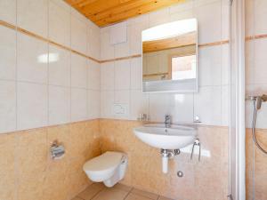 Vannituba majutusasutuses Apartment La Perouse D1-2 by Interhome
