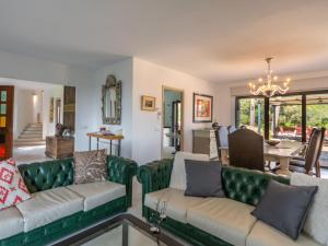 Ruang duduk di Holiday Home S'Hort des Verger by Interhome