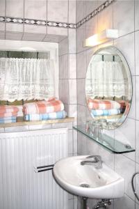 Koupelna v ubytování Holiday Home Paula by Interhome