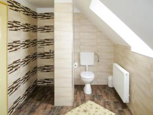 Kylpyhuone majoituspaikassa Apartment Beate - BAC121 by Interhome