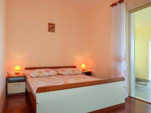 Posteľ alebo postele v izbe v ubytovaní Apartment Dalibor-2 by Interhome