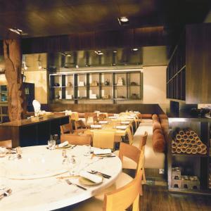 纳瑞曼区三叉酒店 的休息区