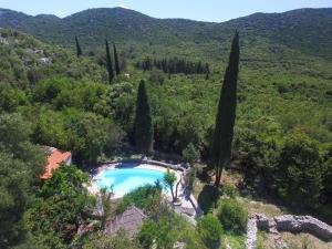 Bazén v ubytovaní Holiday Home Podcempres by Interhome alebo v jeho blízkosti