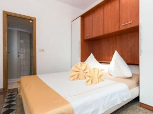 Llit o llits en una habitació de Apartment Lorina-Lean-Marko - CKV118 by Interhome