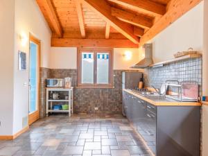 Η κουζίνα ή μικρή κουζίνα στο Holiday Home Il Giogo by Interhome +24 φωτογραφίες