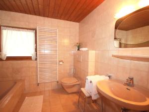 Koupelna v ubytování Apartment Michaela by Interhome + 36 fotografií