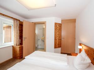Łóżko lub łóżka w pokoju w obiekcie Apartment Gerda-2 by Interhome