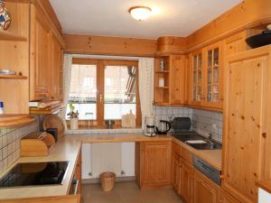 Kuchyň nebo kuchyňský kout v ubytování Holiday Home Seekarblick by Interhome