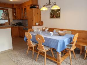 Un restaurant sau alt loc unde se poate mânca la Holiday Home Seekarblick by Interhome