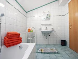 Kúpeľňa v ubytovaní Apartment Hundsbichler-1 by Interhome