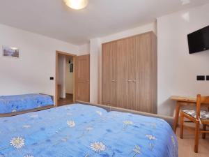 A bed or beds in a room at Apartment Bernard-3 by Interhome