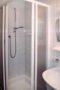 Ванная комната в Apartment Haupthaus Schönblick - SVH121 by Interhome +28 фотографий