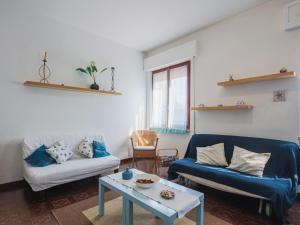 Apartment Casone by Interhome tesisinde bir oturma alanı