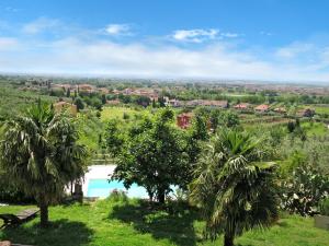 The swimming pool at or close to Holiday Home Agrumi by Interhome