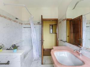 A bathroom at Holiday Home Agrumi by Interhome
