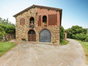The building in which the holiday home is located