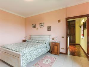 A bed or beds in a room at Holiday Home Agrumi by Interhome