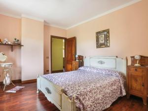 A bed or beds in a room at Holiday Home Agrumi by Interhome
