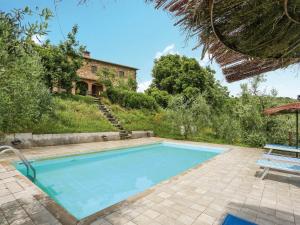 The swimming pool at or close to Holiday Home Agrumi by Interhome