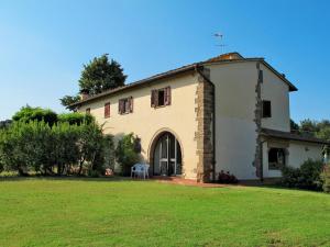 A garden outside Holiday Home Villa Magna by Interhome