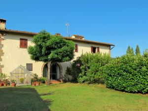 A garden outside Holiday Home Villa Magna by Interhome