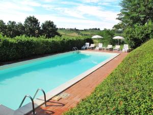The swimming pool at or close to Holiday Home Villa Magna by Interhome