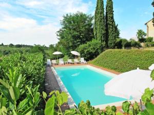 The swimming pool at or close to Holiday Home Villa Magna by Interhome