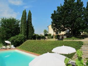 The swimming pool at or close to Holiday Home Villa Magna by Interhome