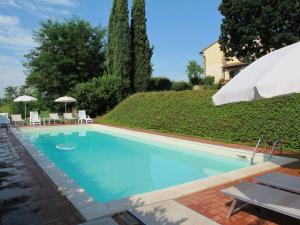 The swimming pool at or close to Holiday Home Villa Magna by Interhome