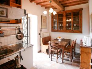 Η κουζίνα ή μικρή κουζίνα στο Holiday Home Capella by Interhome