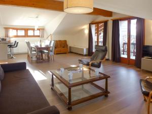 Χώρος καθιστικού στο Apartment La Haute Cîme 16 by Interhome