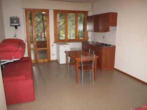Kuchyň nebo kuchyňský kout v ubytování Apartment Campeggio del Forte-1 by Interhome