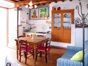 Ett kök eller pentry på Apartment Rustico by Interhome