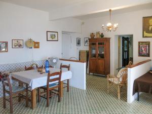 A seating area at Apartment Sulla Scogliera by Interhome Még 37 kép