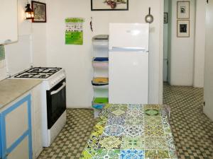 Kuchyňa alebo kuchynka v ubytovaní Apartment Sulla Scogliera by Interhome