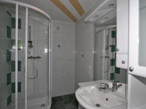 Bagno di Holiday Home Krechen Alm by Interhome