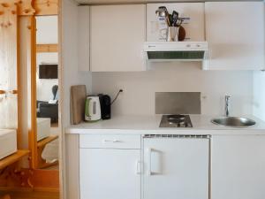 Ett kök eller pentry på Apartment Le Bristol B42 by Interhome