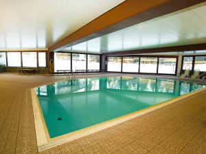 Apartment Birkenwald-9 by Interhome tesisinde veya buraya yakın yüzme havuzu
