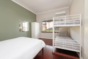 A bunk bed or bunk beds in a room at Mandurah Beach Shack