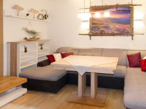 een woonkamer met een tafel en een bank bij Apartment Viktoria - ZAZ761 by Interhome in Aschau