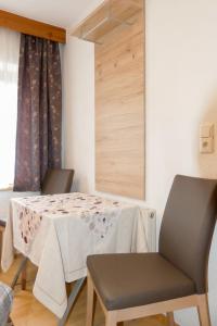 Posezení v ubytování Apartment Viktoria by Interhome