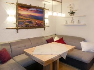 Posezení v ubytování Apartment Viktoria by Interhome