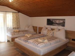 Ένα ή περισσότερα κρεβάτια σε δωμάτιο στο Holiday Home Umbichl by Interhome