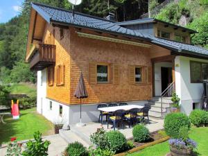 The building in which the holiday home is located