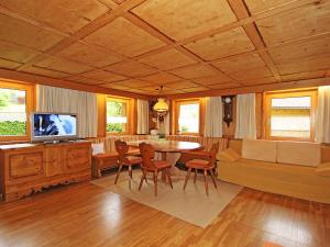 A seating area at Holiday Home Josefine by Interhome