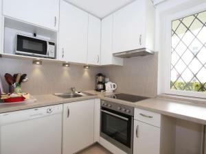 Kuchyňa alebo kuchynka v ubytovaní Apartment Liebl-2 by Interhome