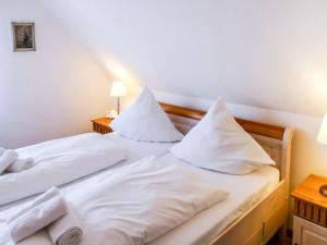 Ένα ή περισσότερα κρεβάτια σε δωμάτιο στο Apartment Dehne-2 by Interhome